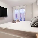 Apartments Kekez *